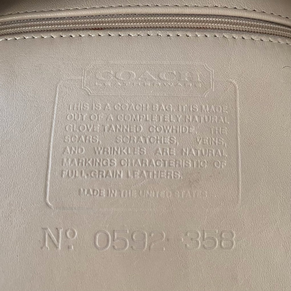Coach Vintage 1980s Cream Bone Color Leather Crossbody Bag 0592-358 - Picture 10 of 12